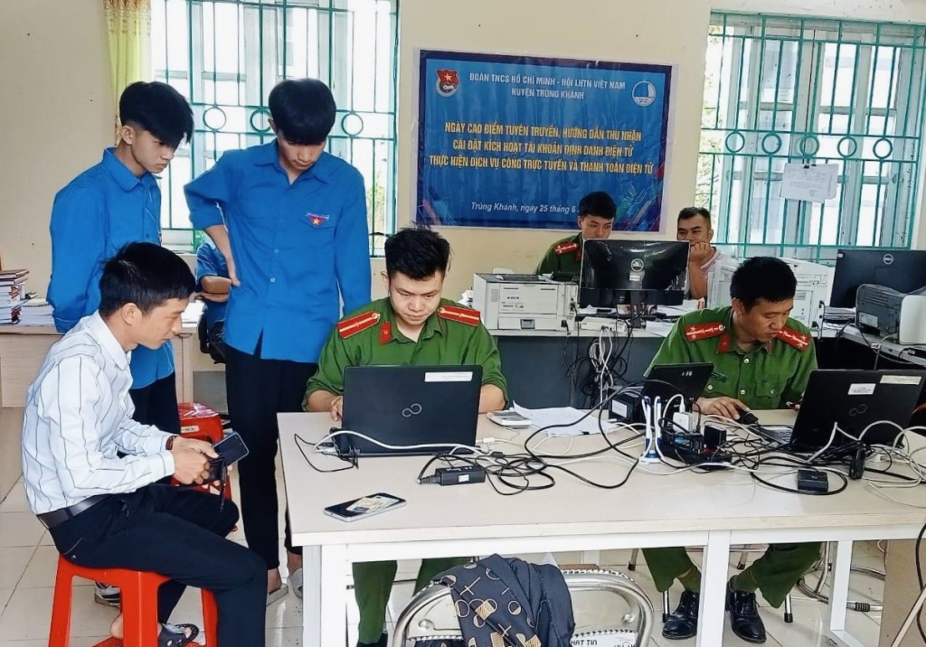 Triển khai áp dụng thẻ căn cước công dân gắn chip điện tử góp phần tích cực vào việc đổi mới cách thức quản lý hiện đại.